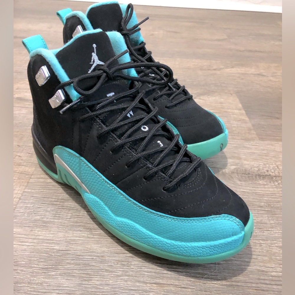 🔥Jordan 12 Hyper Jade🔥Size 7Y or 8 1/2 W